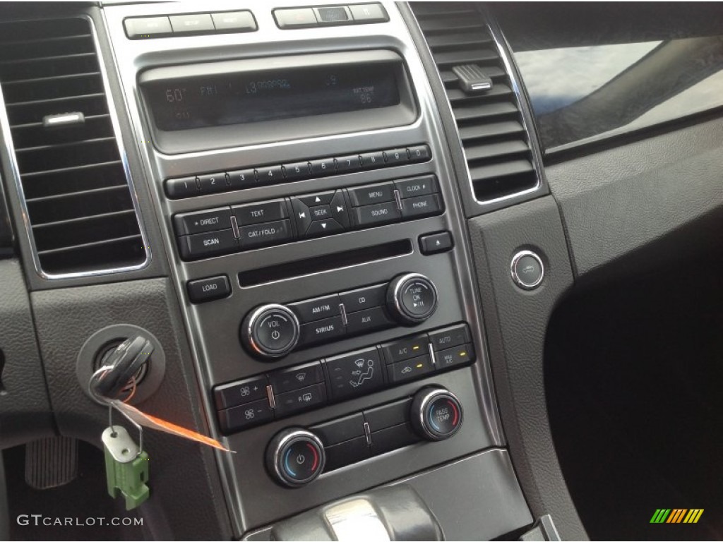 2010 Taurus Limited AWD - White Platinum Metallic Tri-Coat / Charcoal Black photo #23