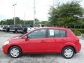 Red Alert - Versa 1.8 S Hatchback Photo No. 2