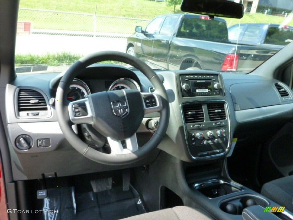 2013 Dodge Grand Caravan SXT Dashboard Photos
