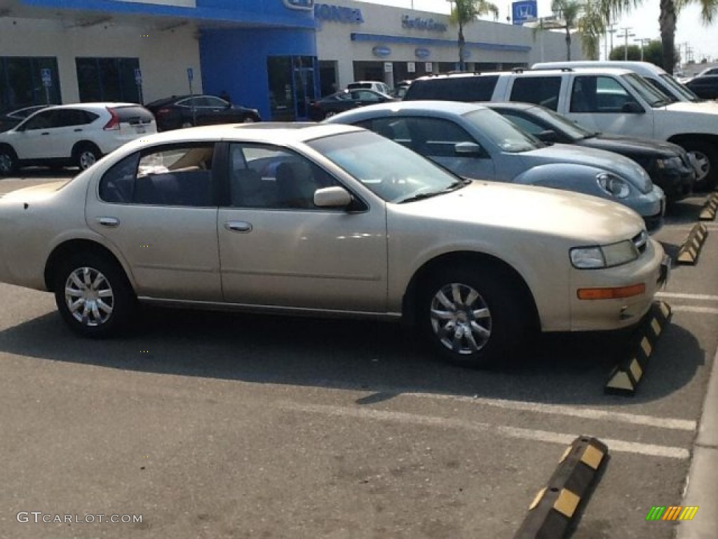 1998 Maxima GLE - Pebble Beige Metallic / Beige photo #2