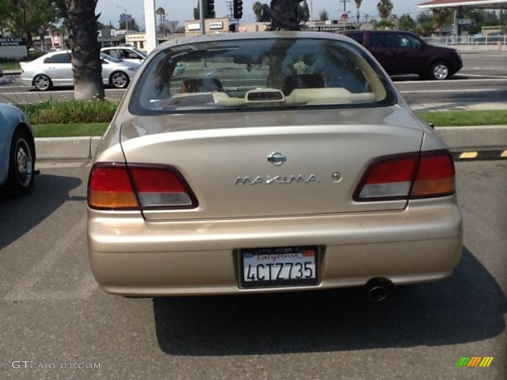 1998 Maxima GLE - Pebble Beige Metallic / Beige photo #7