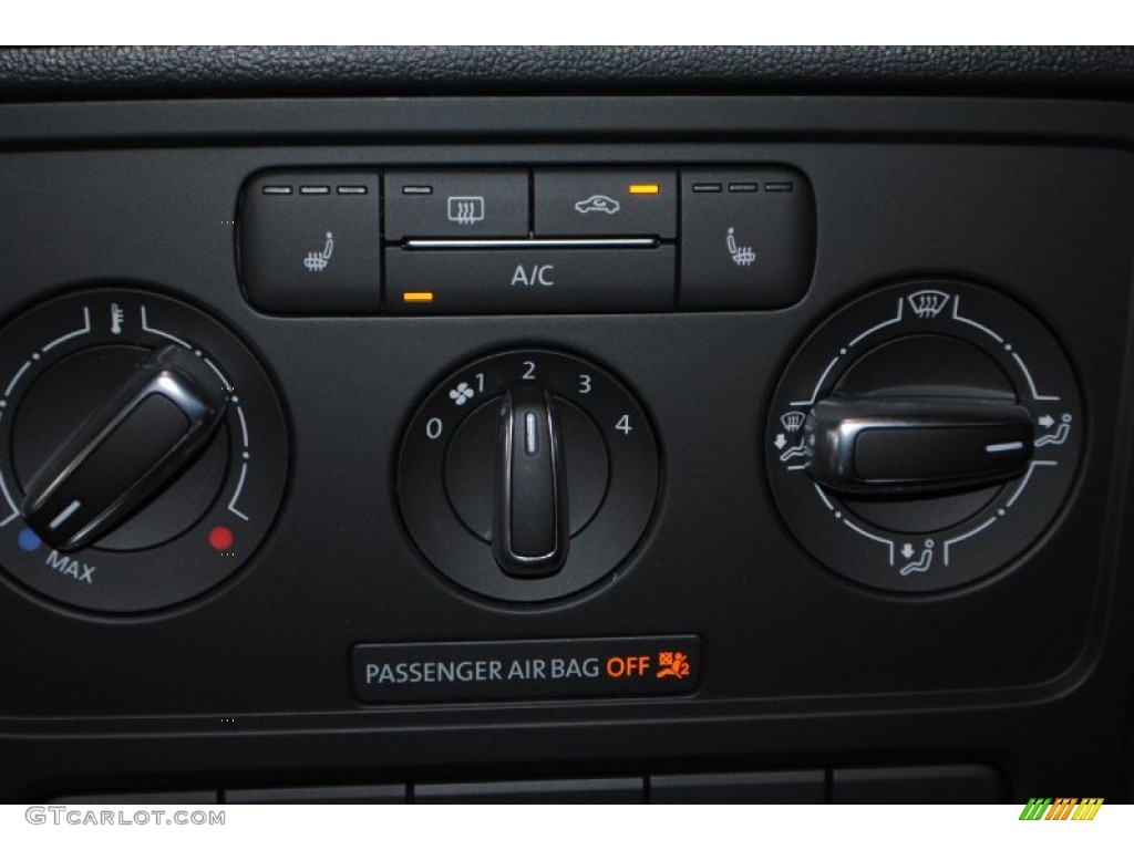 2013 Volkswagen Beetle R-Line Controls Photo #83020902