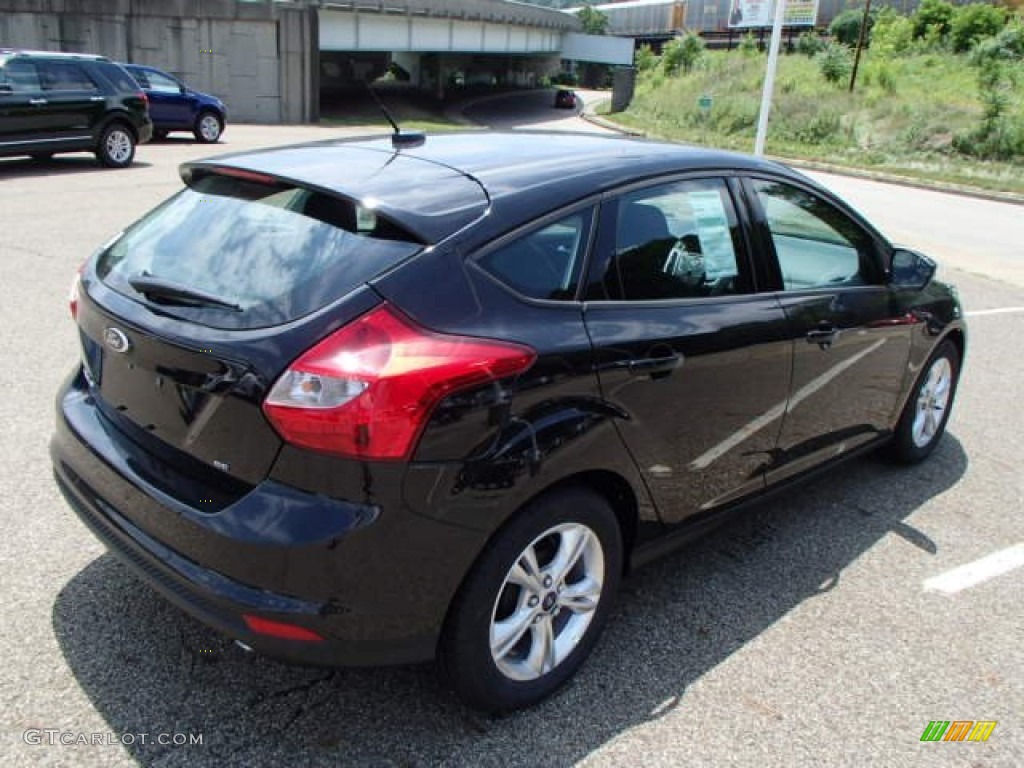 2013 Focus SE Hatchback - Tuxedo Black / Charcoal Black photo #8