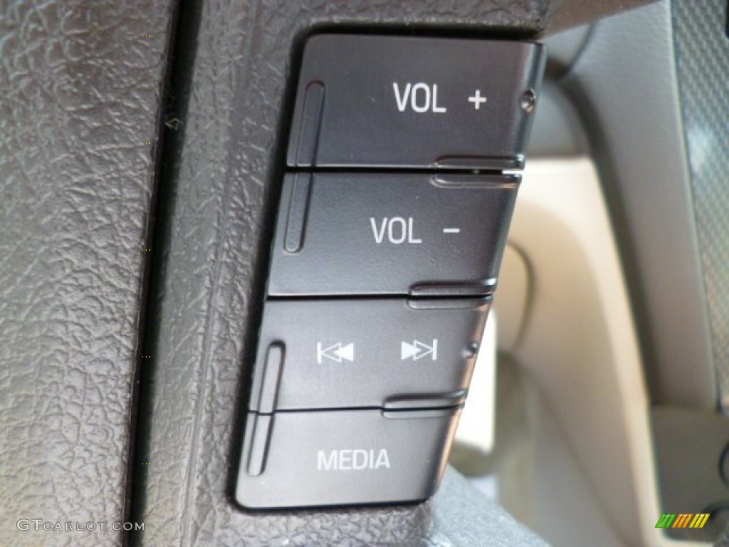 2007 Ford Fusion SE V6 AWD Controls Photos