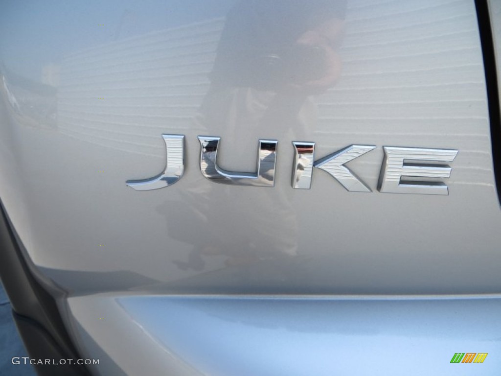 2011 Juke SL - Chrome Silver / Black/Red w/Silver Trim photo #17
