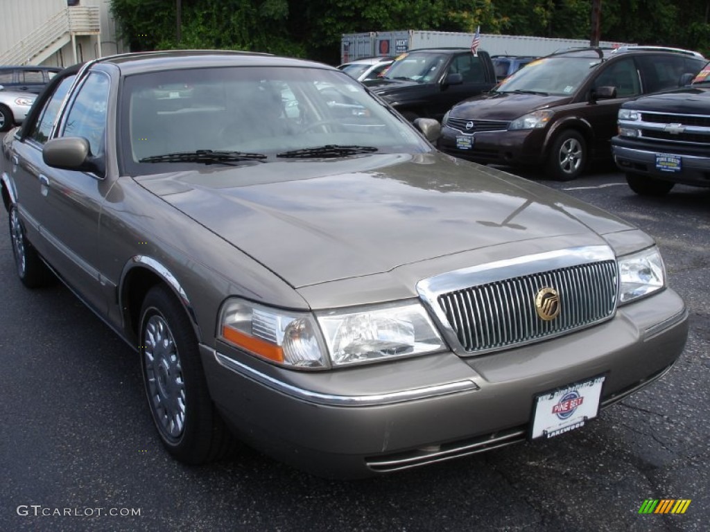 2004 Grand Marquis GS - Arizona Beige Metallic / Medium Parchment photo #3