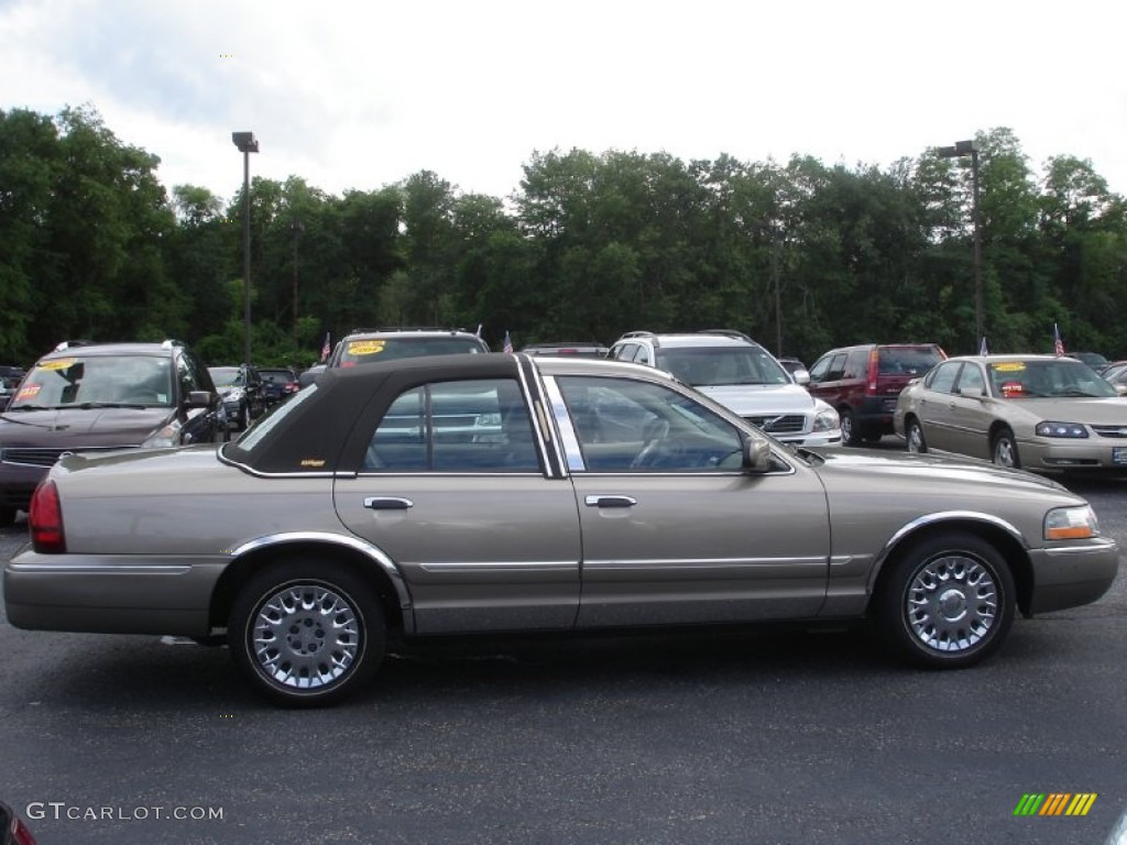 2004 Grand Marquis GS - Arizona Beige Metallic / Medium Parchment photo #4
