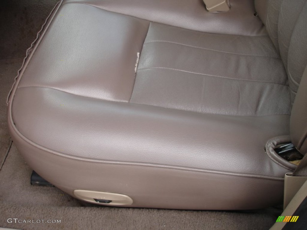 2004 Grand Marquis GS - Arizona Beige Metallic / Medium Parchment photo #10