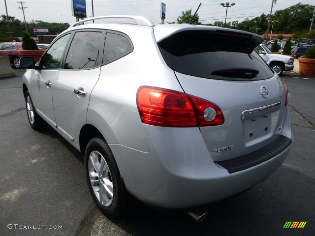 2012 Rogue SV AWD - Brilliant Silver / Black photo #5