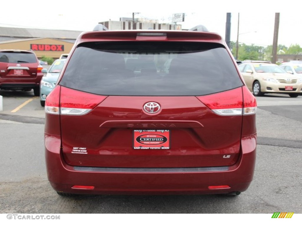 2011 Sienna LE - Salsa Red Pearl / Light Gray photo #5