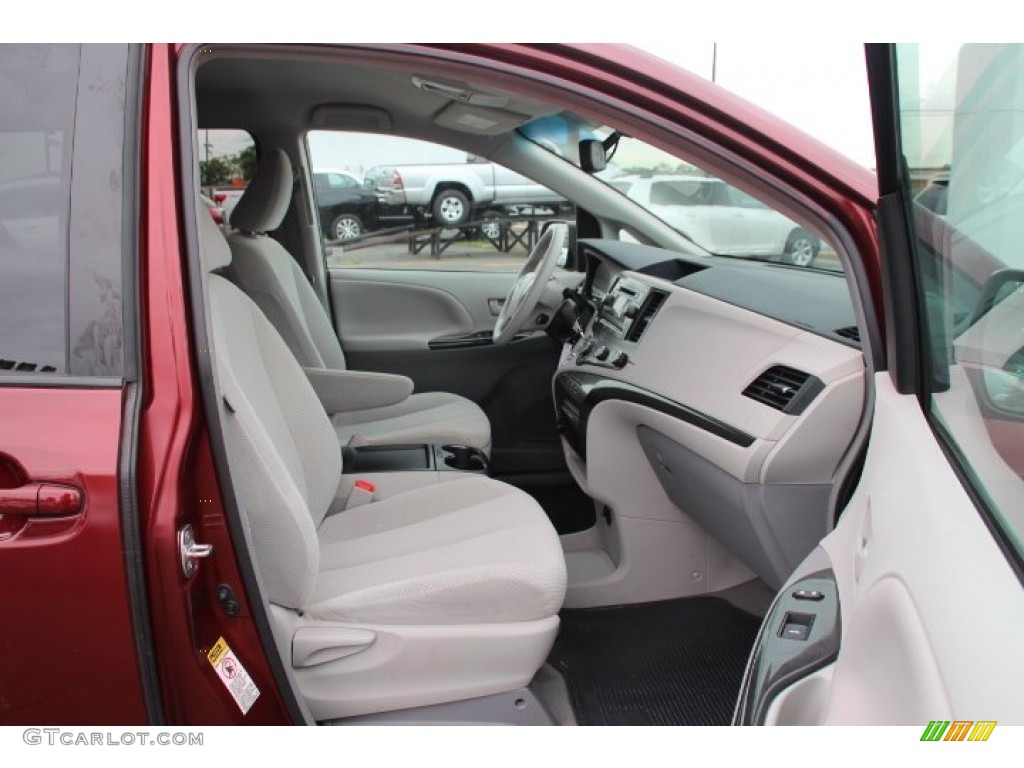 2011 Sienna LE - Salsa Red Pearl / Light Gray photo #8