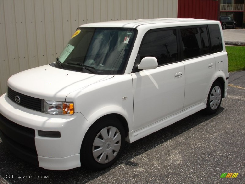2006 xB  - Polar White / Dark Charcoal photo #2
