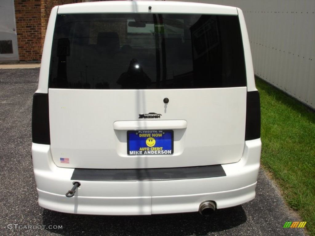 2006 xB  - Polar White / Dark Charcoal photo #4