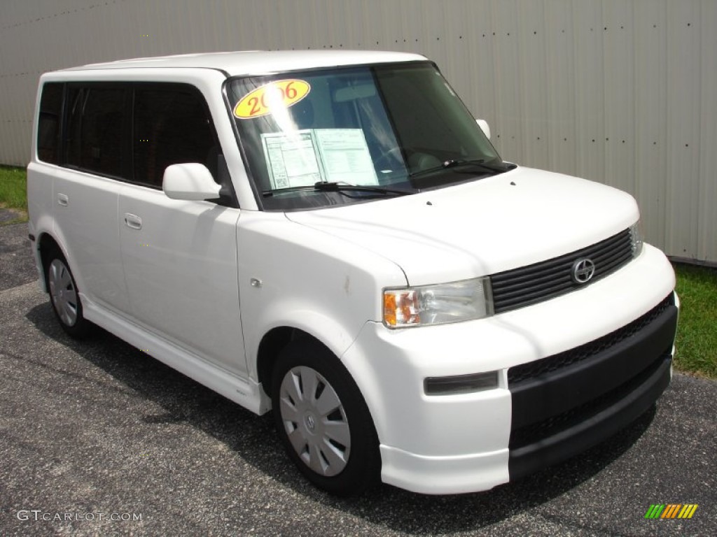 2006 xB  - Polar White / Dark Charcoal photo #6