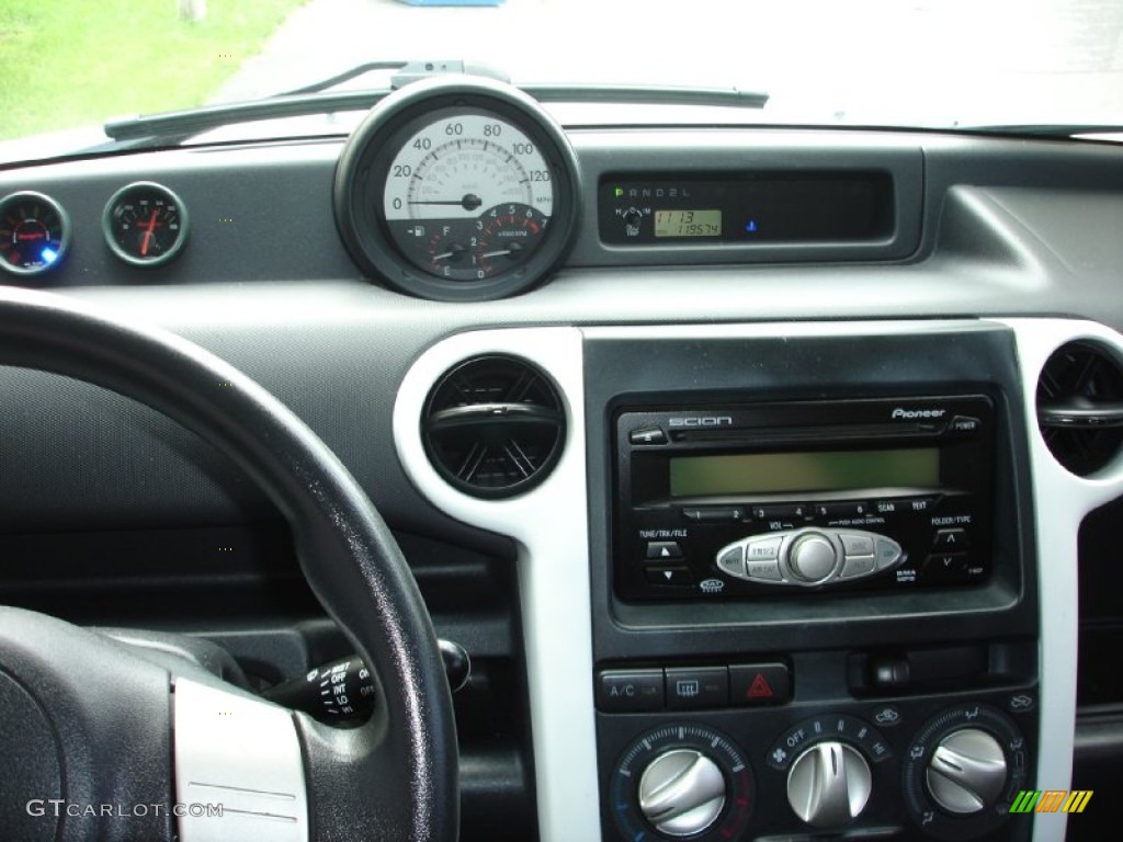 2006 xB  - Polar White / Dark Charcoal photo #12