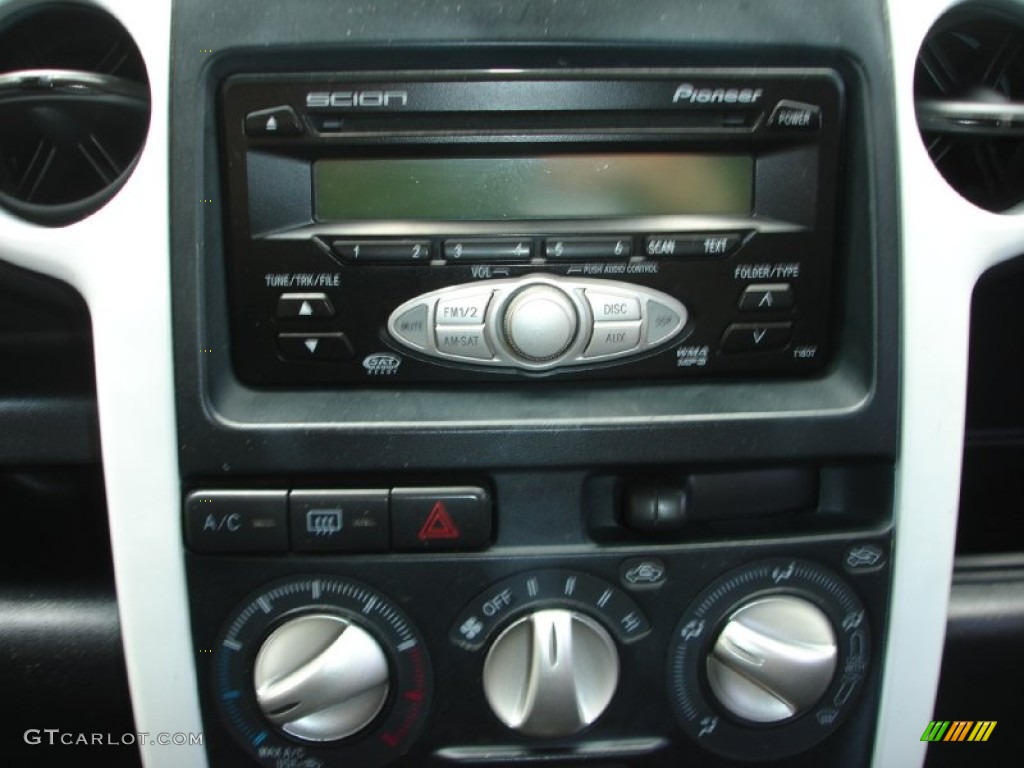 2006 xB  - Polar White / Dark Charcoal photo #13