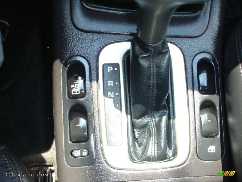 2003 L Series L300 Sedan - Black / Black photo #14