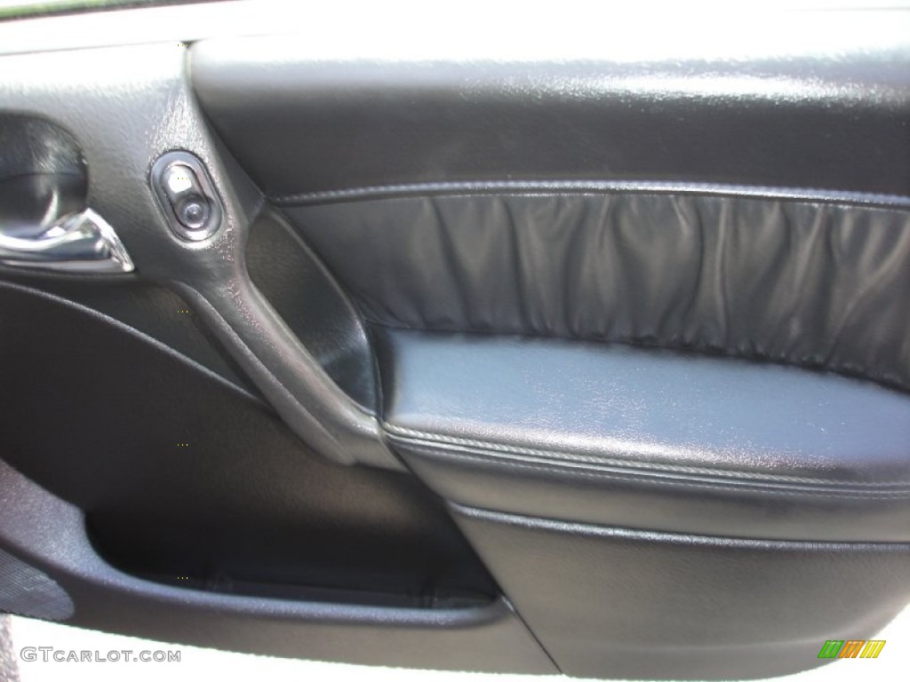 2003 L Series L300 Sedan - Black / Black photo #23