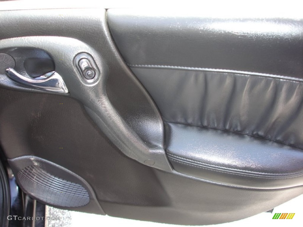 2003 L Series L300 Sedan - Black / Black photo #25