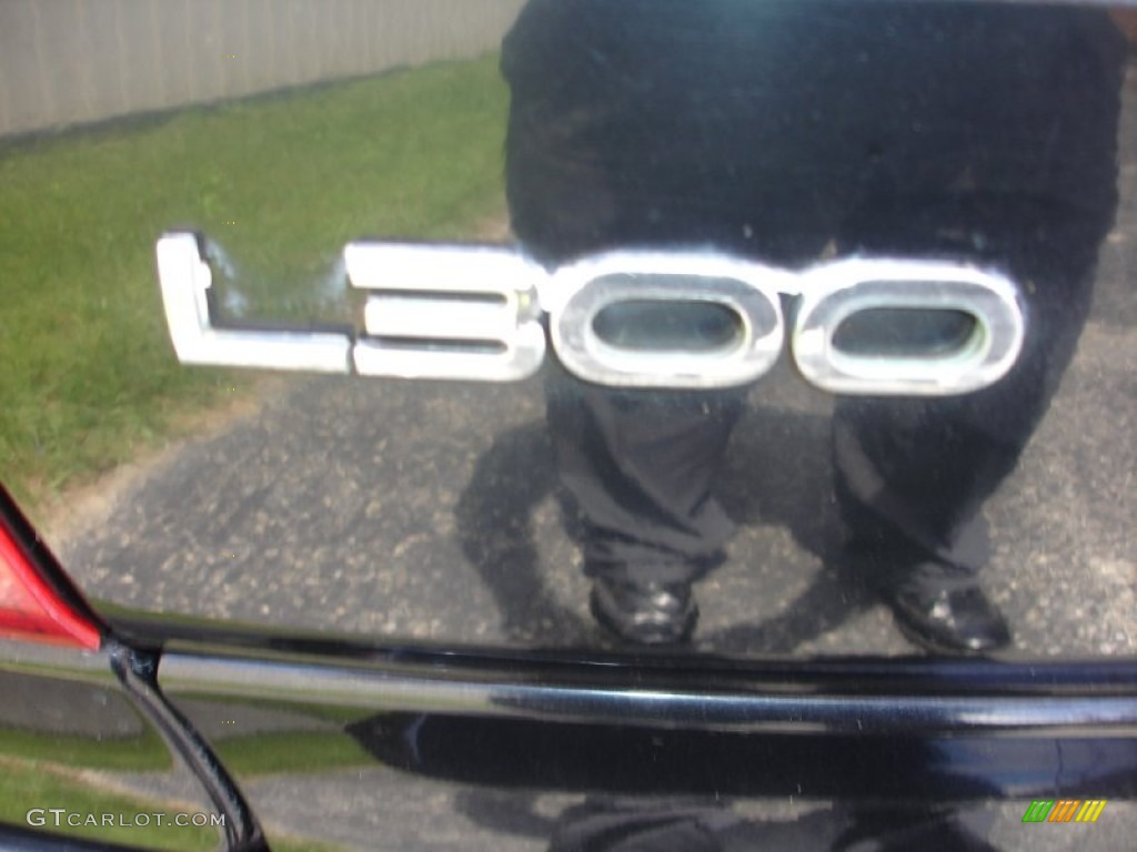 2003 L Series L300 Sedan - Black / Black photo #32