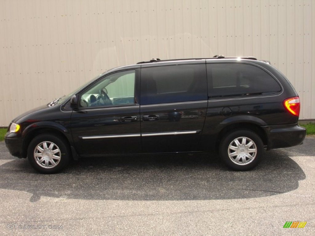 2005 Town & Country Touring - Brilliant Black / Medium Slate Gray photo #1