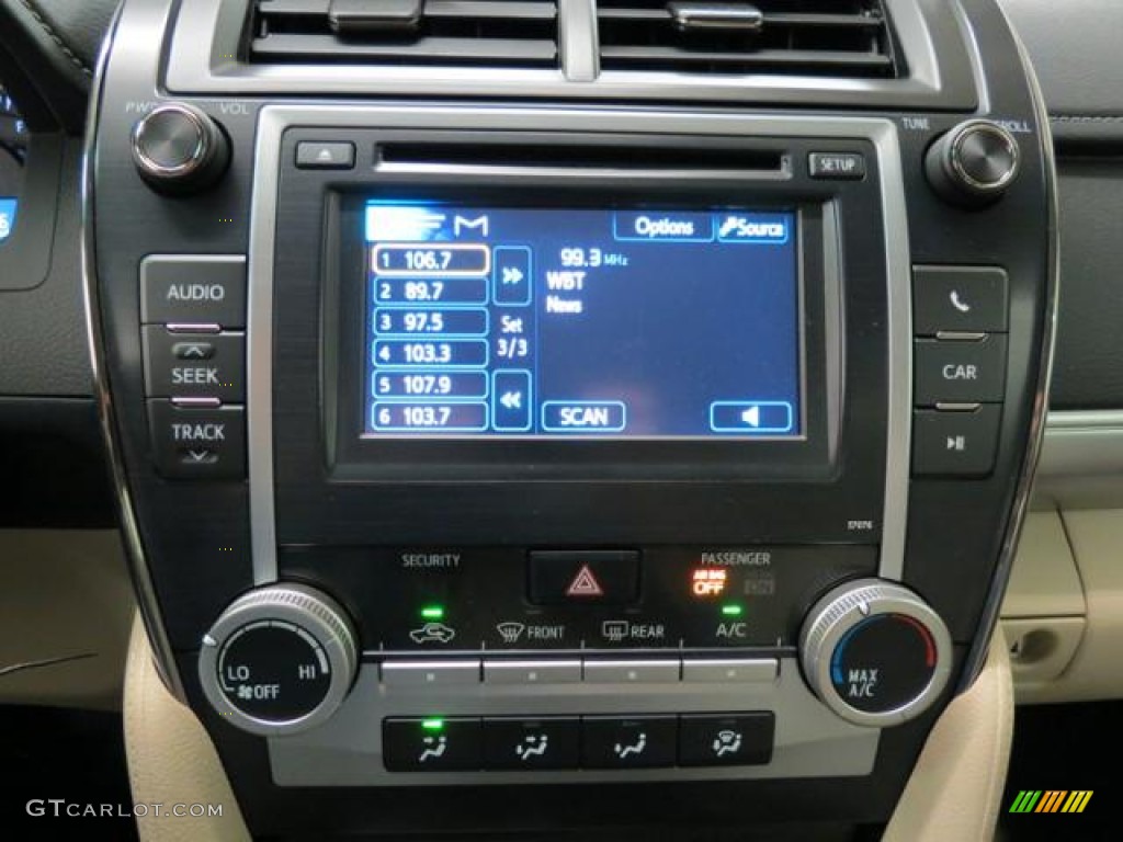 2013 Toyota Camry LE Controls Photo #83043537