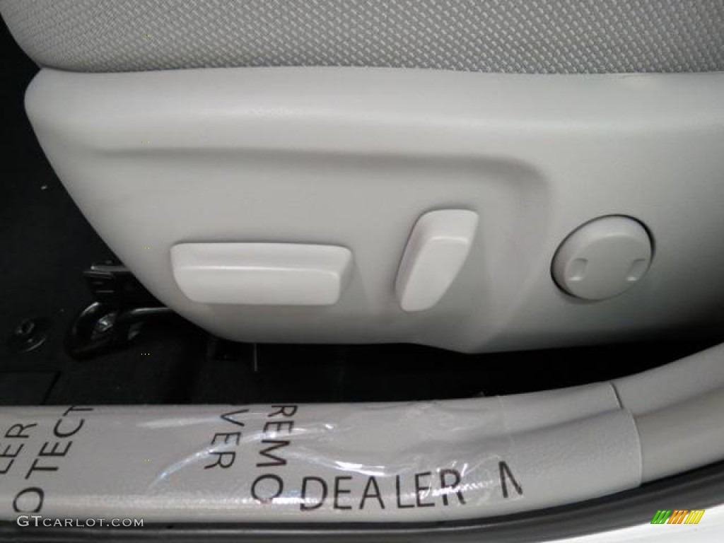 2013 Camry LE - Super White / Ivory photo #9
