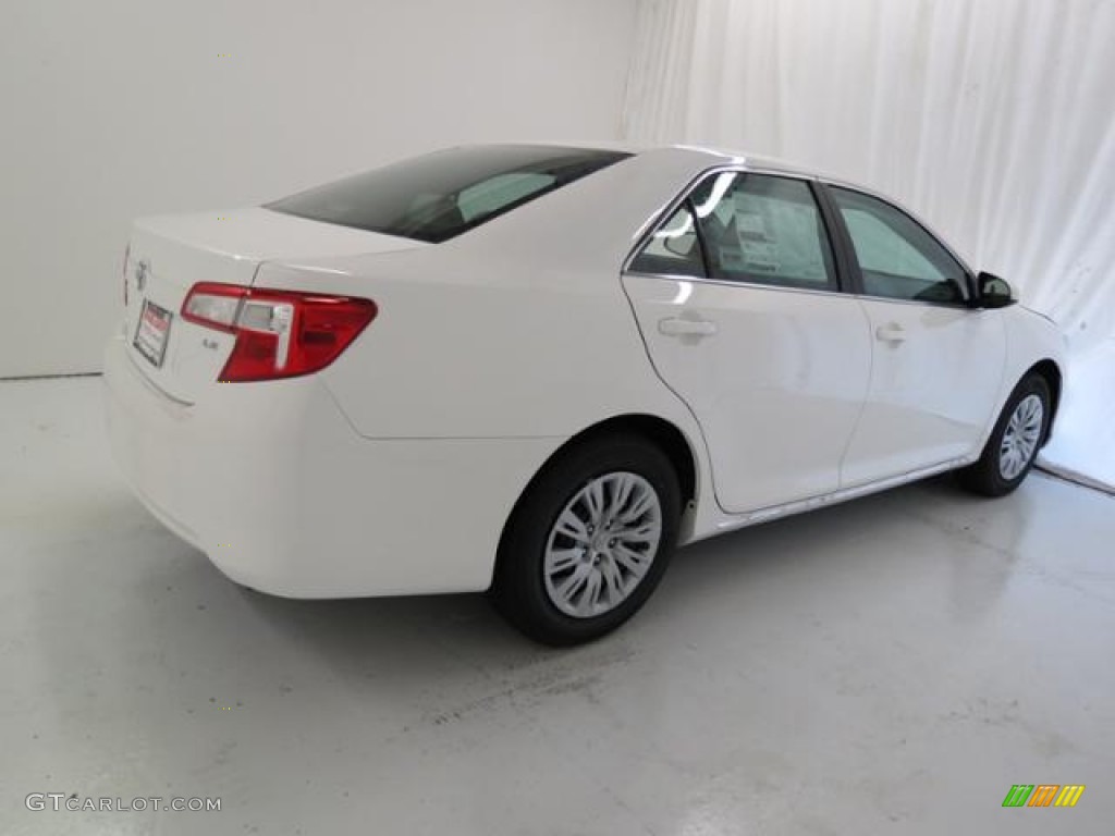2013 Camry LE - Super White / Ivory photo #17
