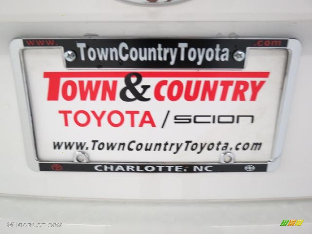 2013 Camry LE - Super White / Ivory photo #21