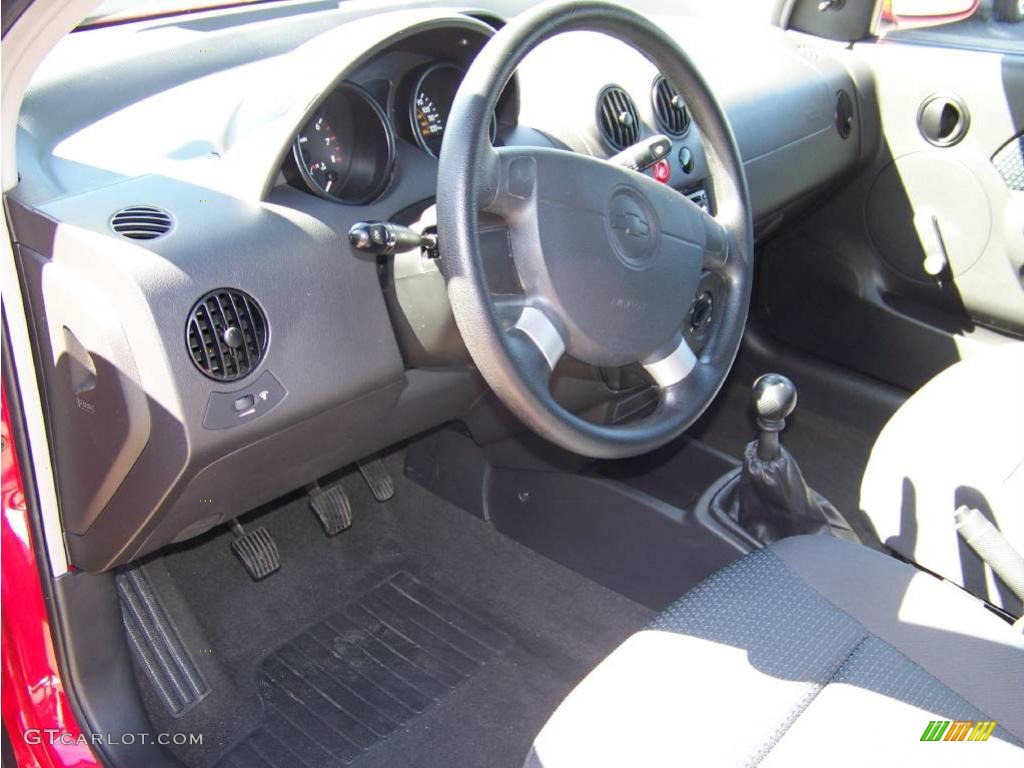 2006 Aveo LS Sedan - Victory Red / Charcoal photo #11