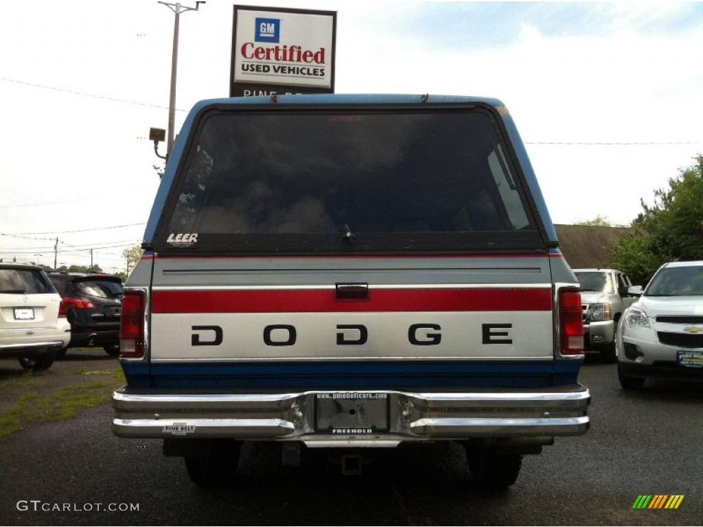 1992 Ram 250 LE Extended Cab - Banzai Blue Metallic / Gray photo #6