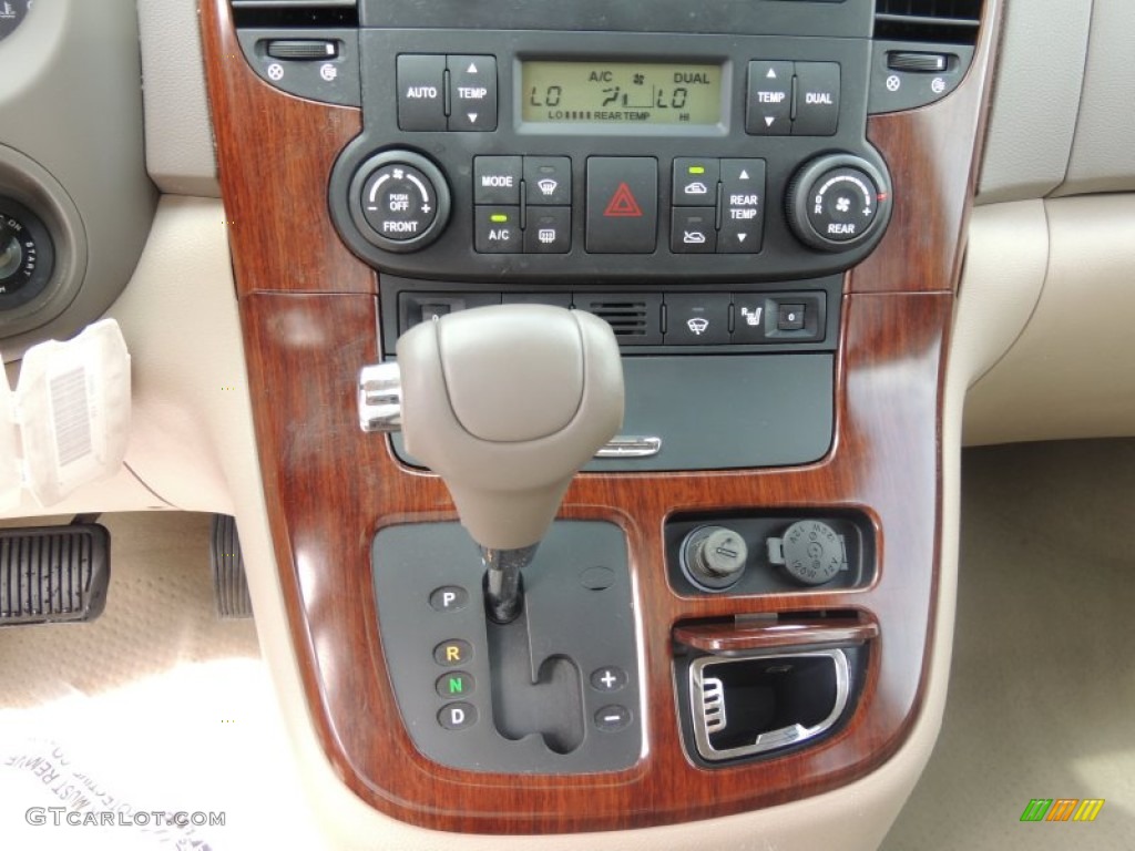 2007 Sedona EX - White / Beige photo #21