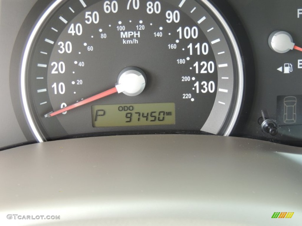 2007 Sedona EX - White / Beige photo #25