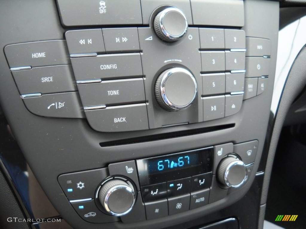 2013 Buick Regal Standard Regal Model Controls Photo #83066238
