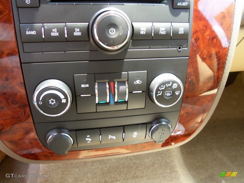 2013 Chevrolet Suburban 2500 LS 4x4 Controls Photos