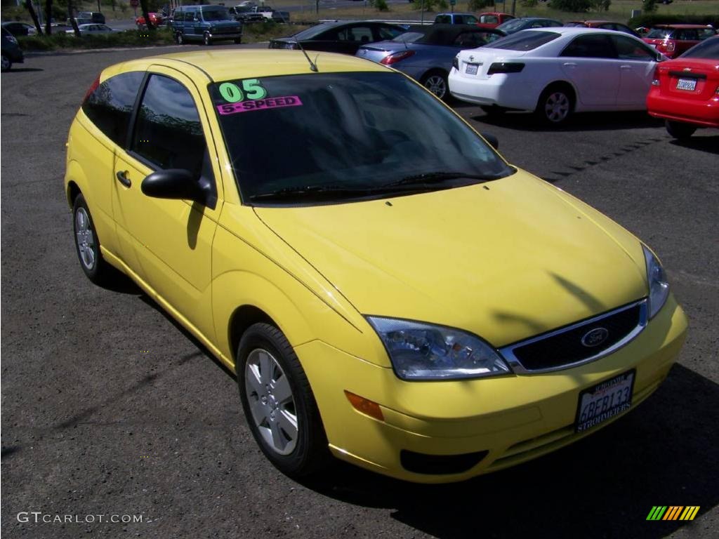 2005 Focus ZX3 S Coupe - Egg Yolk Yellow / Charcoal/Charcoal photo #1