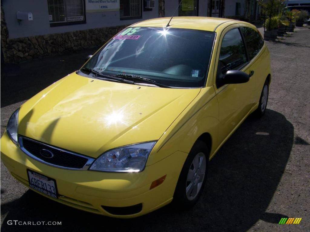 2005 Focus ZX3 S Coupe - Egg Yolk Yellow / Charcoal/Charcoal photo #7