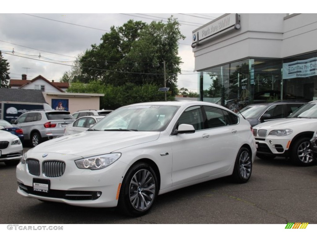 2013 5 Series 550i Gran Turismo - Alpine White / Everest Gray photo #1