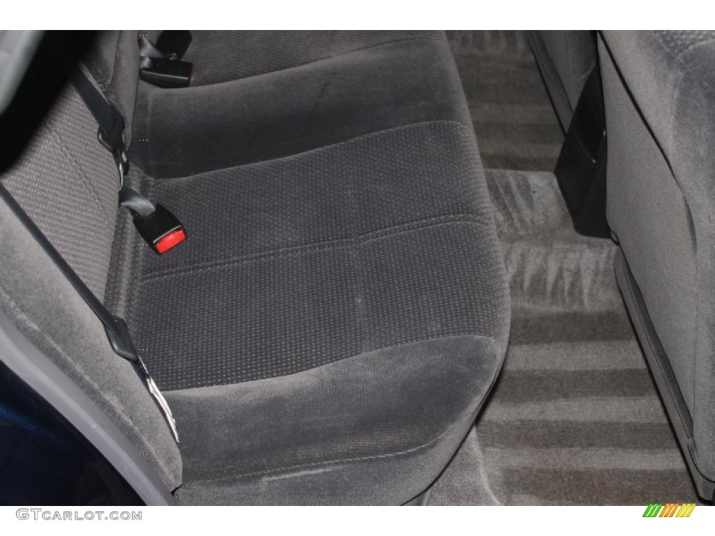 2004 Legacy L Sedan - Mystic Blue Pearl / Gray Moquette photo #28