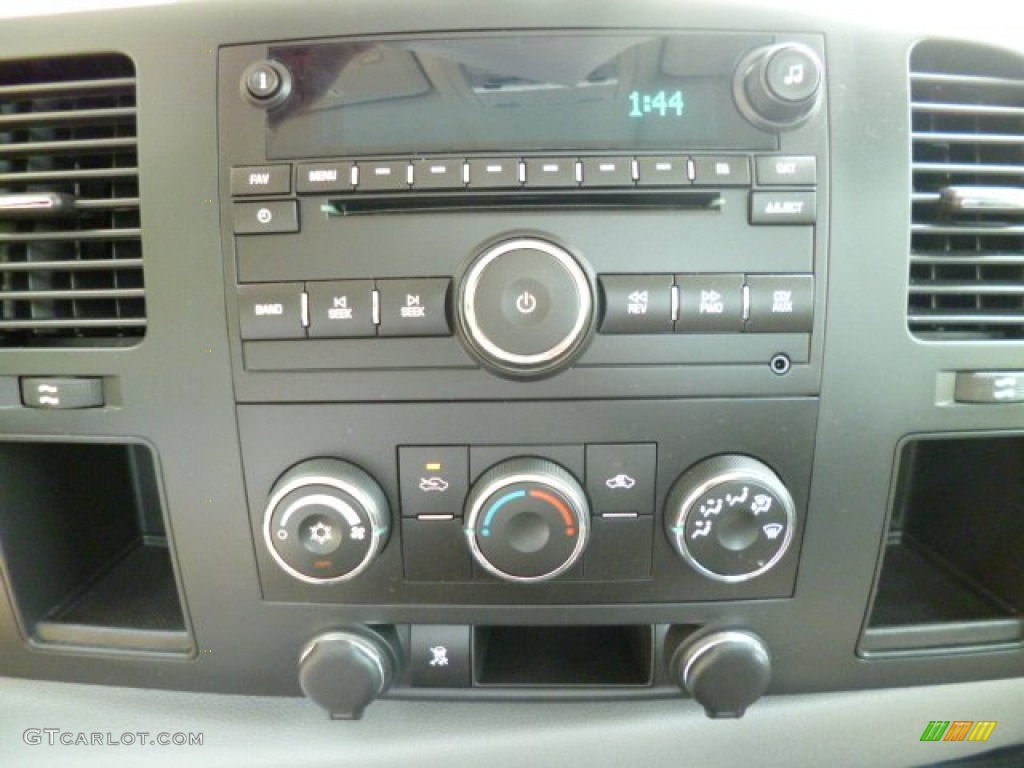 2011 Silverado 1500 LS Regular Cab 4x4 - Sheer Silver Metallic / Dark Titanium photo #19