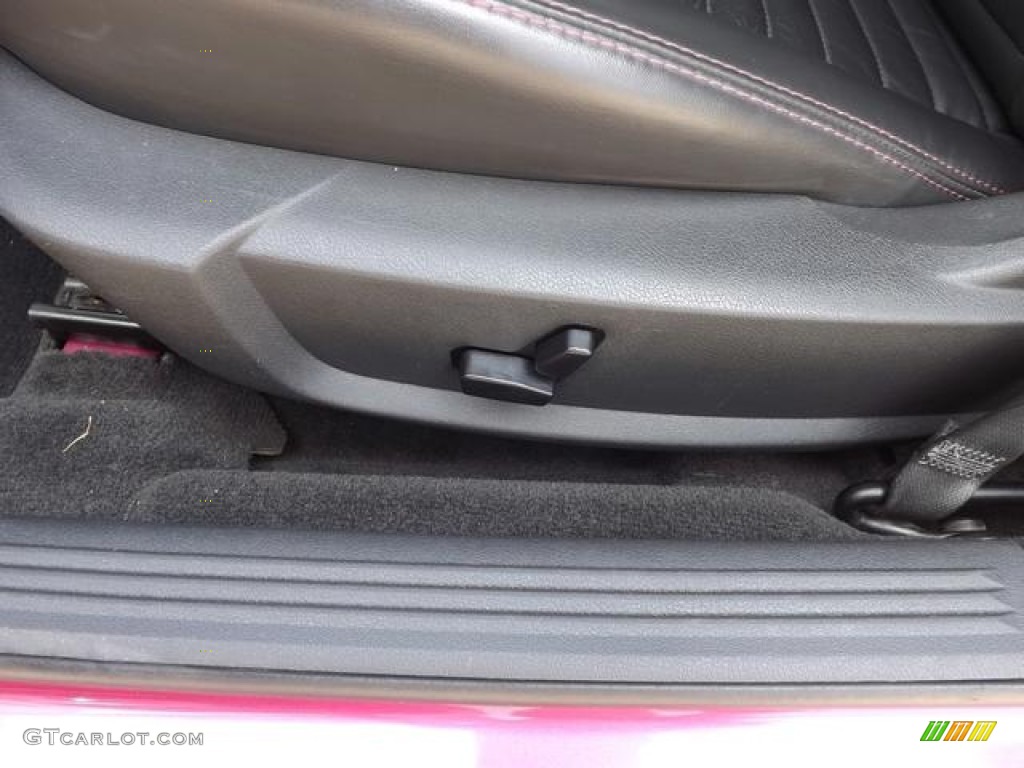 2010 Challenger R/T Classic Furious Fuchsia Edition - Furious Fuchsia / Dark Slate Gray photo #23