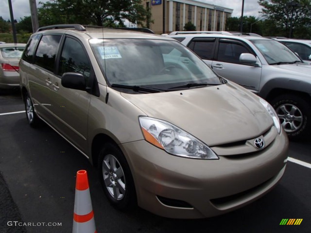 2010 Sienna LE - Desert Sand Mica / Taupe photo #1