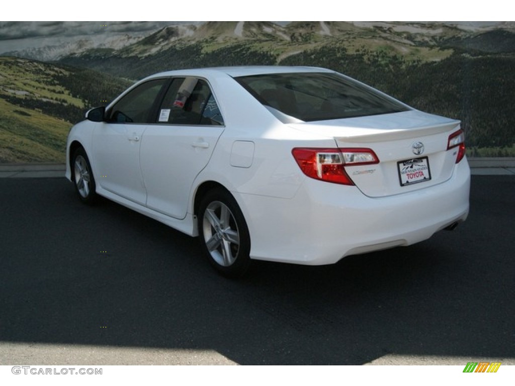 2013 Camry SE - Super White / Black/Ash photo #2