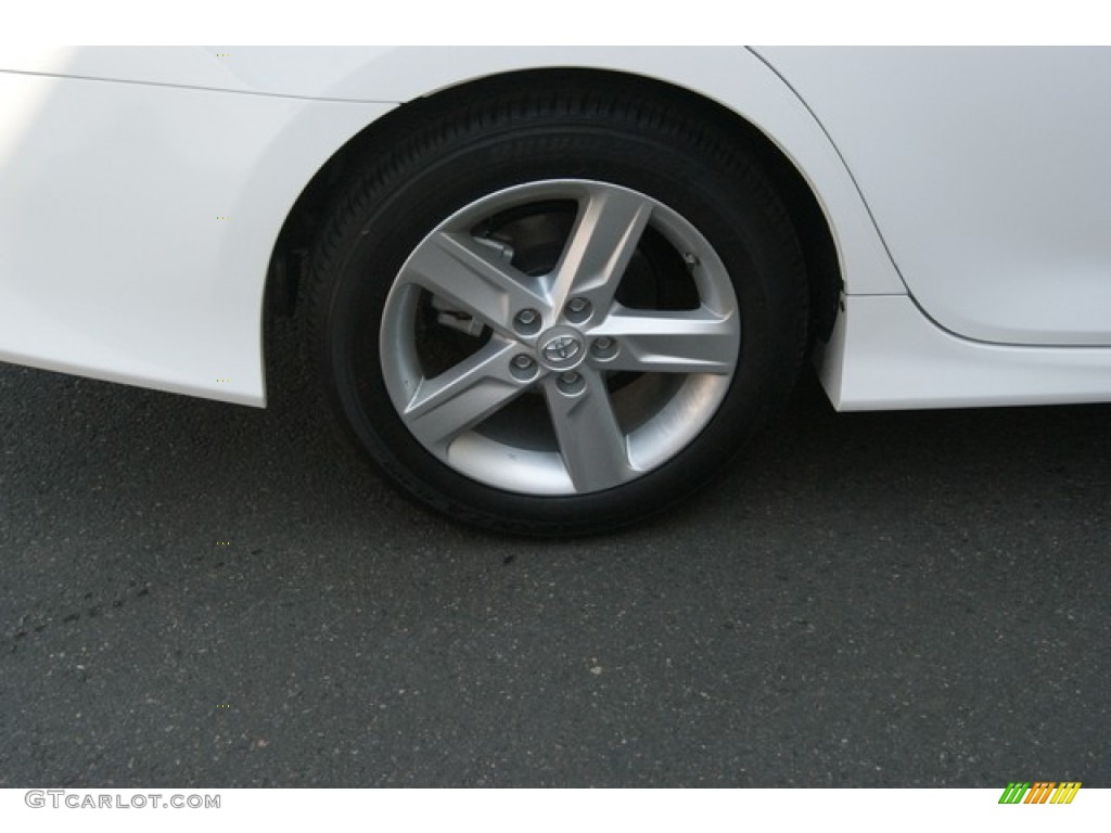 2013 Camry SE - Super White / Black/Ash photo #9