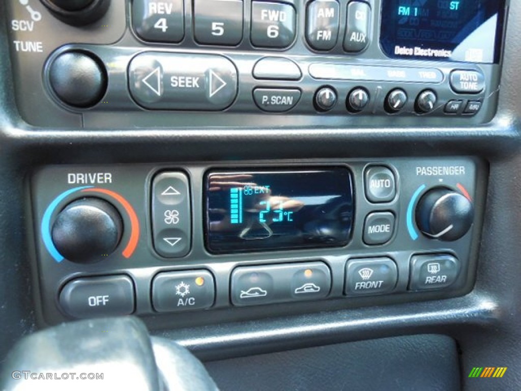 2000 Chevrolet Corvette Convertible Controls Photo #83091536