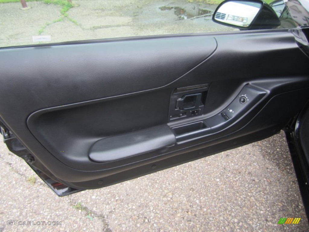 1995 Chevrolet Corvette Coupe Black Door Panel Photo #83097524