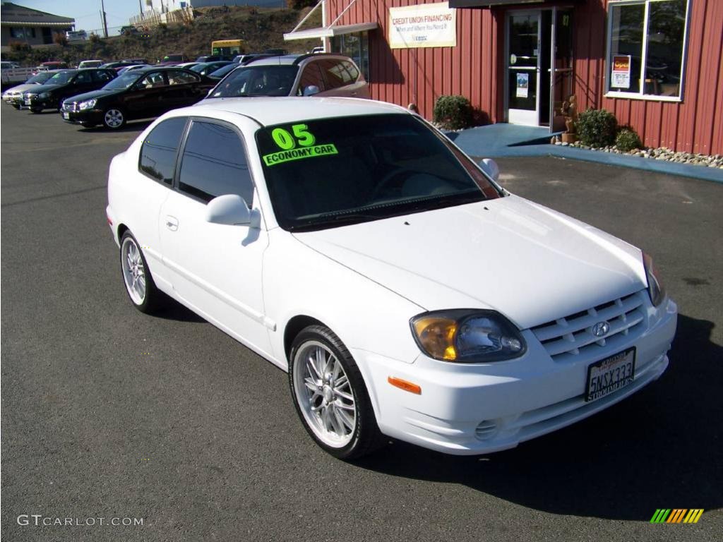 2005 Accent GLS Coupe - Noble White / Beige photo #1