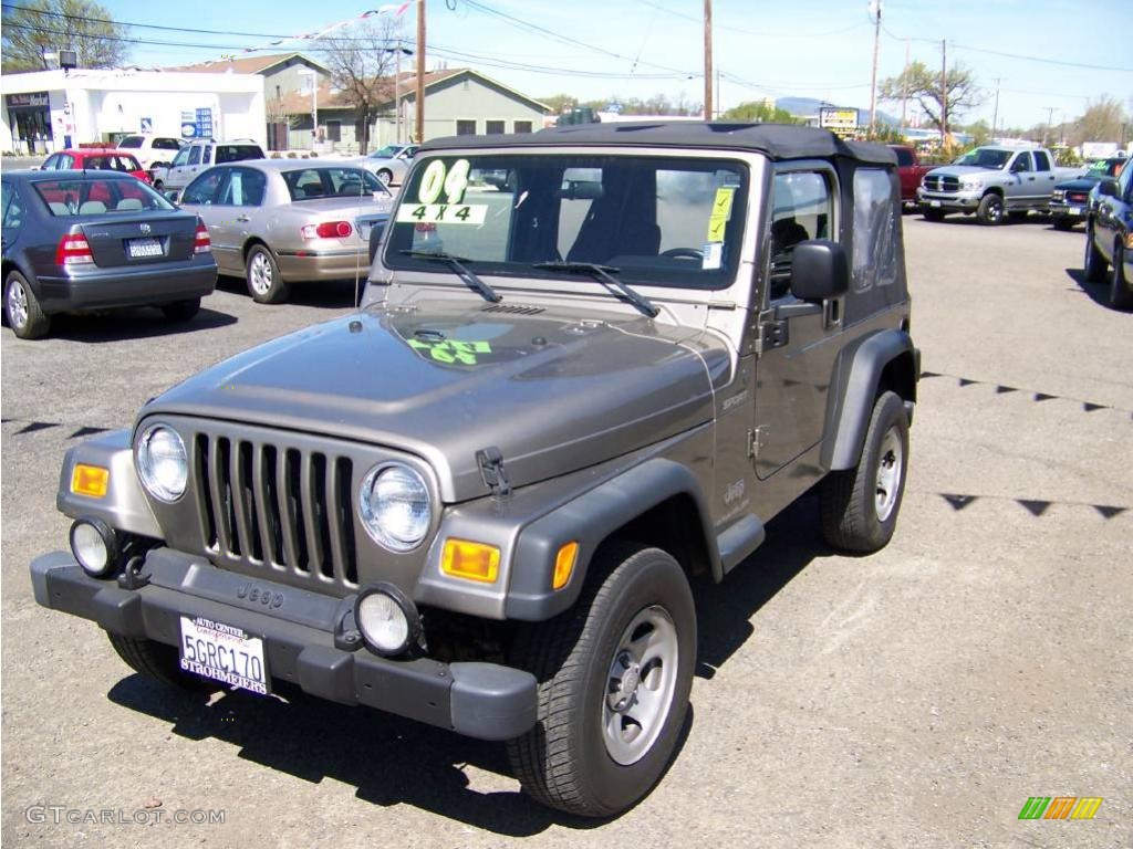 2004 Wrangler Sport 4x4 - Light Khaki Metallic / Dark Slate Gray photo #7