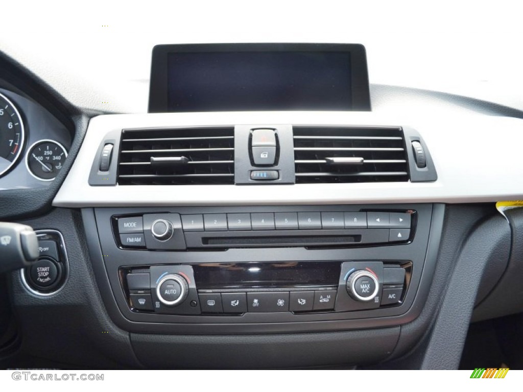 2013 3 Series 320i Sedan - Alpine White / Black photo #8