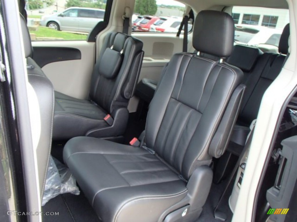 2013 Town & Country Touring - Brilliant Black Crystal Pearl / Black/Light Graystone photo #12